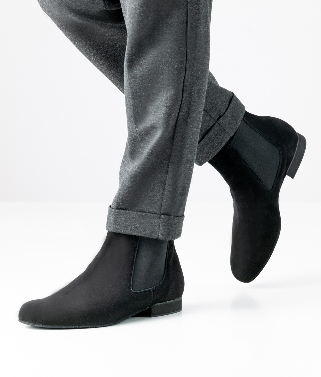 Olbia von Werner Kern ist ein schwarzer Chelsea Boot Tanzschuh aus Velourleder mit herausnehmbarerem Fußbett. 