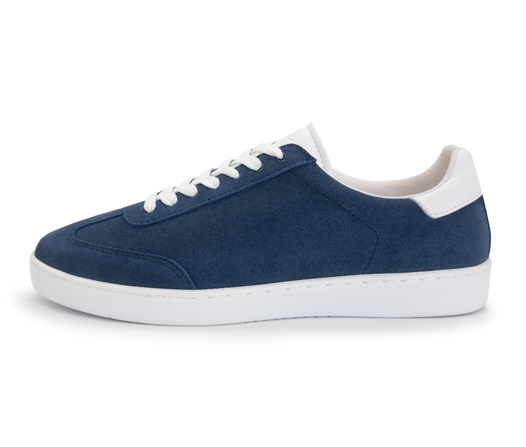 Blauer Tanzsneaker aus Velourleder mit leichter weißer Sohle aus Pu für einfaches Drehen von Suny.